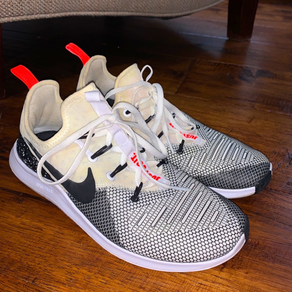 Wmns Free TR 8 'White Black'